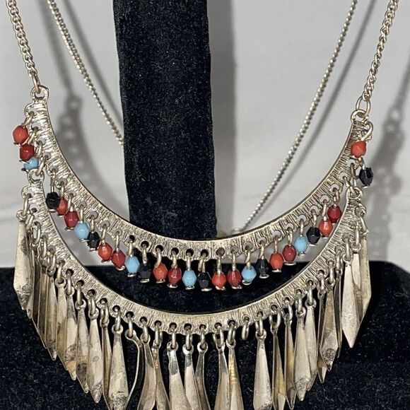 Beautiful necklace with hanging beads and metal fringe - Picture 4 of 5